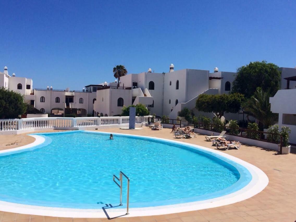 Chromotheraphy Cerca Del Mar Leilighet Costa Teguise Eksteriør bilde
