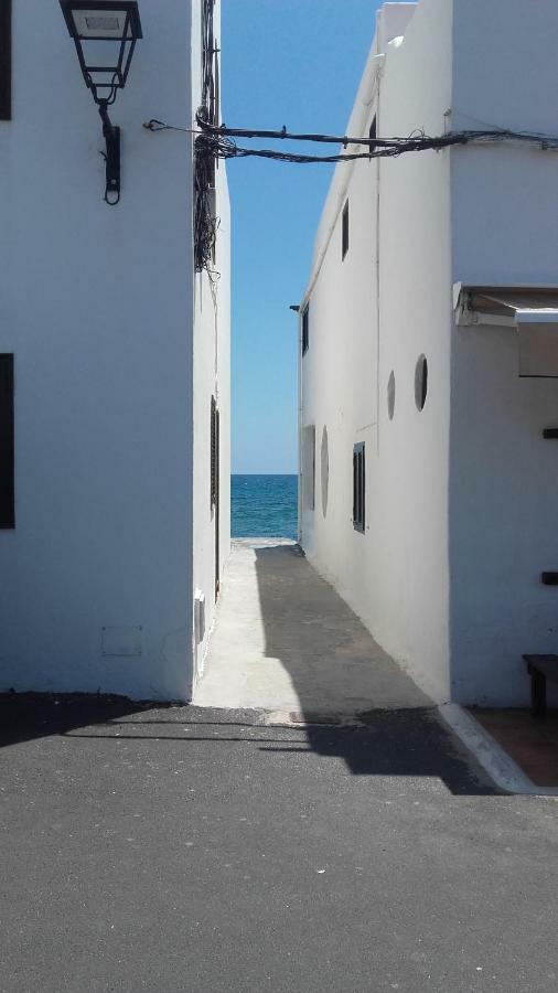 Chromotheraphy Cerca Del Mar Leilighet Costa Teguise Eksteriør bilde