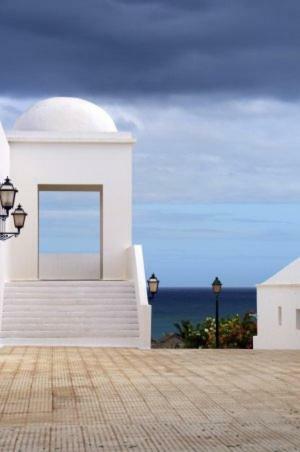 Chromotheraphy Cerca Del Mar Leilighet Costa Teguise Eksteriør bilde